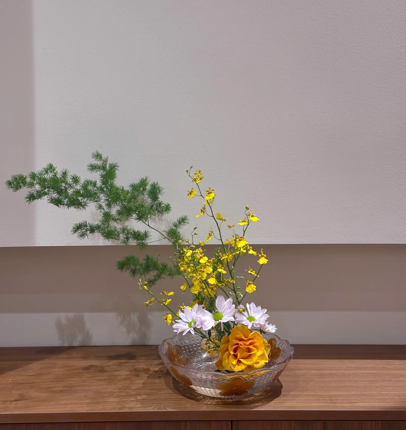A small ikebana arrangement